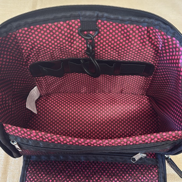 Caboodle’s travel bag. - Picture 5 of 8